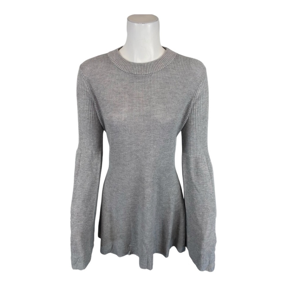 Laurie Felt Gray Knit Sweater Top Shirt
Size XS
Long Bell Sleeves
NWOT